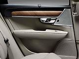 Volvo S90.