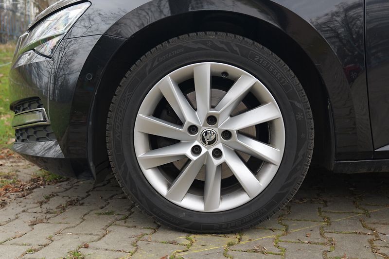 Škoda Superb TDI 110 kW Kůže Matrix Canton - fotka 10 z 38