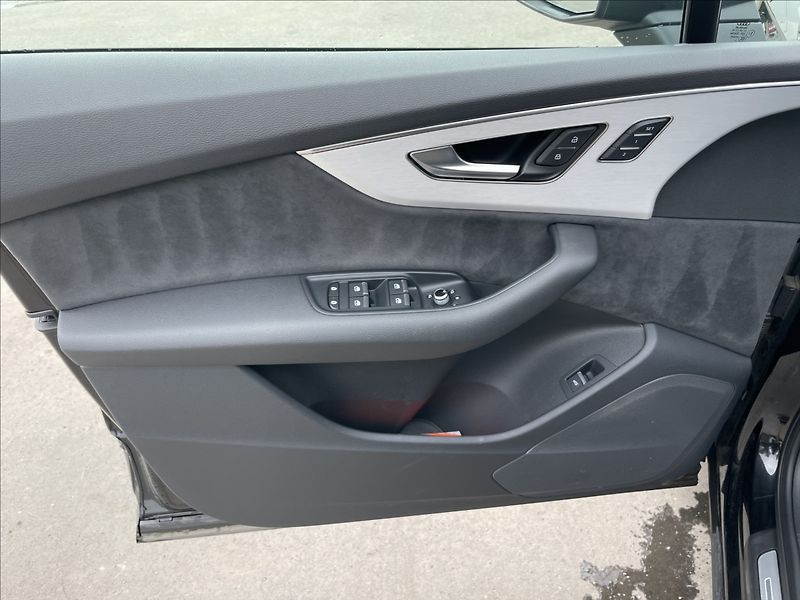 Audi Q7 3,0 50 TDI quattro S line - fotka 15 z 23