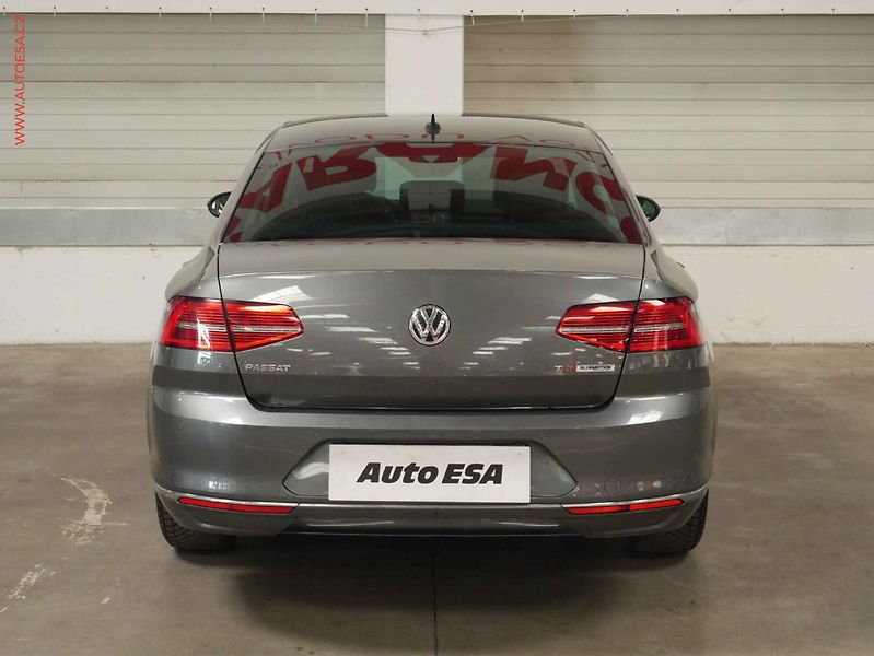 Volkswagen Passat (2017) 1.6 TDi, Navi, LED - fotka 5 z 19