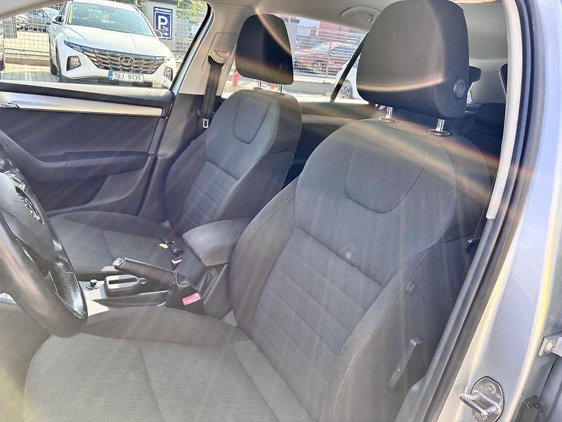Škoda Octavia Kombi 1.6TDi 77kW 4x4 ELEGANCE - fotka 10 z 26