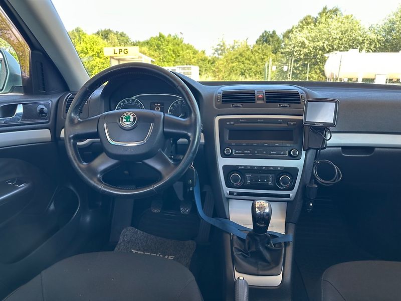 Škoda Octavia (2009) 1.9TDi NAVI, PRAVIDELNÝ SERVIS - fotka 7 z 13