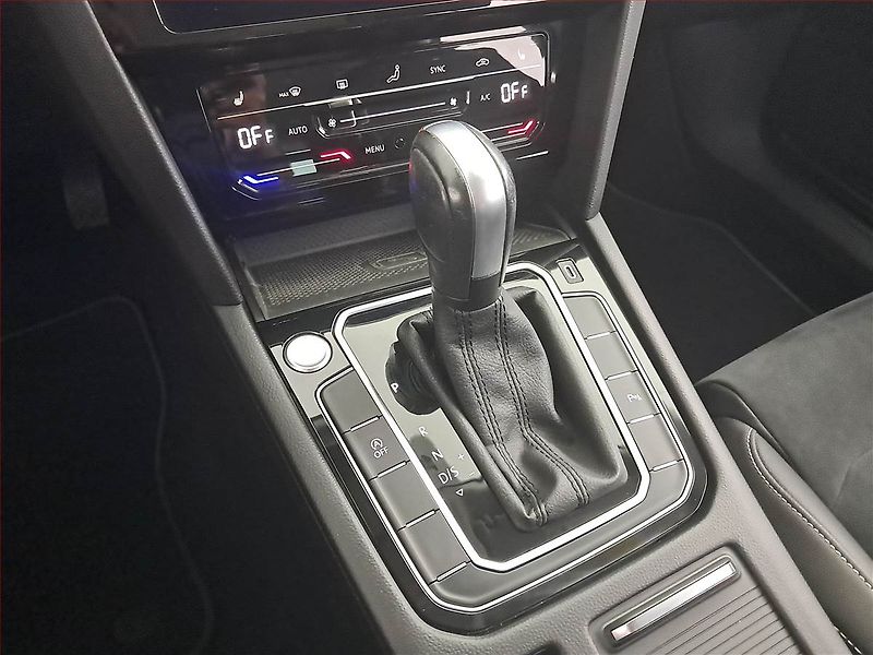 Volkswagen Passat (2021) Elegance 2.0 TDI - fotka 13 z 17