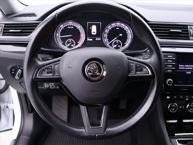 Škoda Superb 2,0 TDI 140kW DSG L&K Xenon - fotka 21 z 46