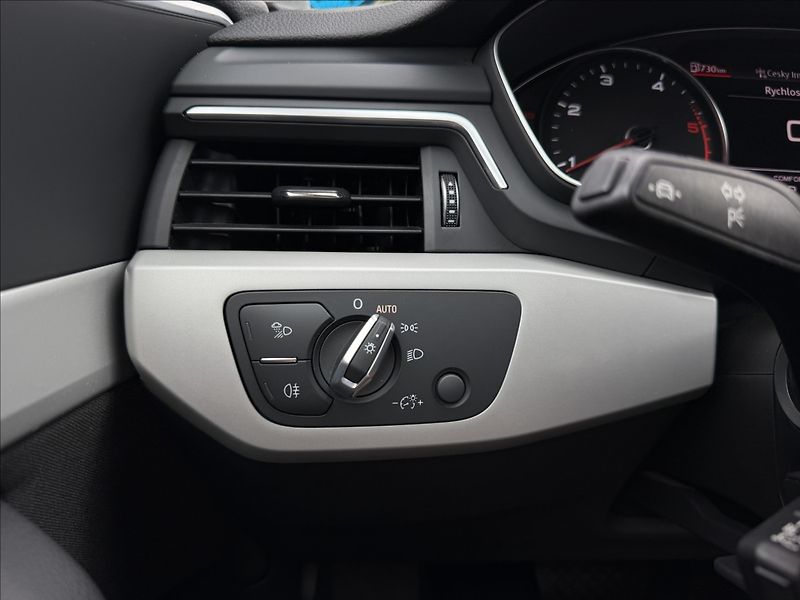 Audi A4 Avant 40 tdi quattro S-trinic - fotka 18 z 27