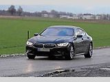 Zamaskovná testovací mula BMW řady 8 Gran Coupé.