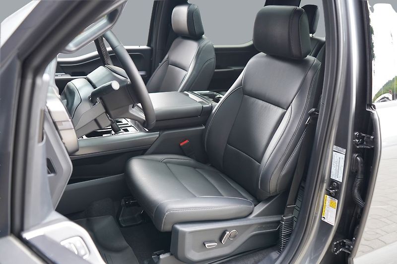 Ford F-150 (2025) Lariat 5,0 298 kW - fotka 7 z 10