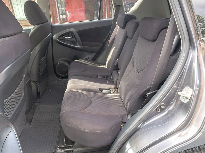 Toyota RAV4 (2009) ČR 2.0D 116KW 4x4 – TAŽNÝ - fotka 38 z 47