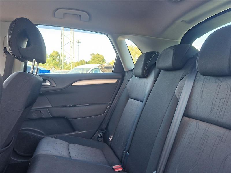 Citroën C4 1,4 i AC SENZORY+SADA ZIM.KOL - fotka 13 z 30