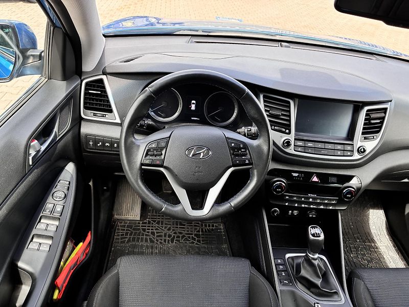 Hyundai Tucson 4x4, STYLE,TAŽNÉ,1.MAJITEL - fotka 14 z 26