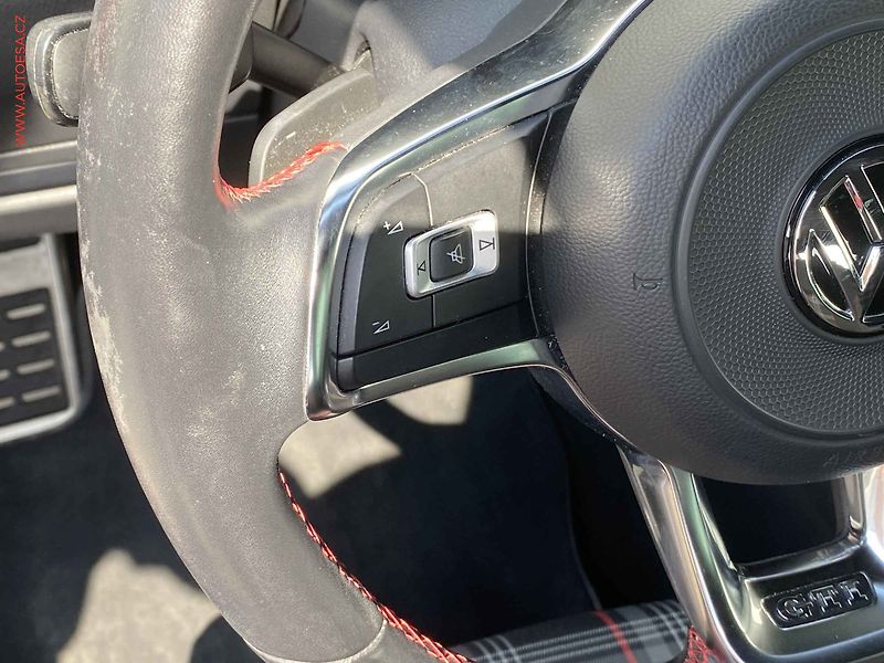 Volkswagen Golf (2018) 2.0 TSi, GTi, DSG, LED - fotka 13 z 20
