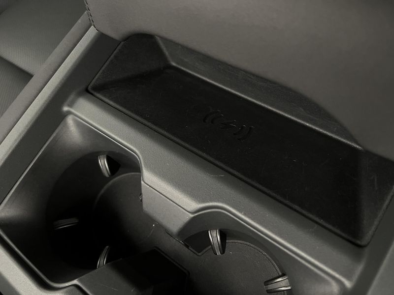 Land Rover Defender D250 SE X-DYNAMIC CZ 1. maj. - fotka 41 z 44