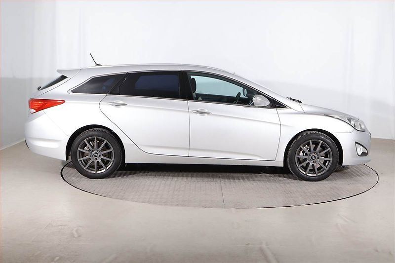 Hyundai i40 (2012) 1.7 CRDi, Serv.kniha, Xenony - fotka 6 z 23