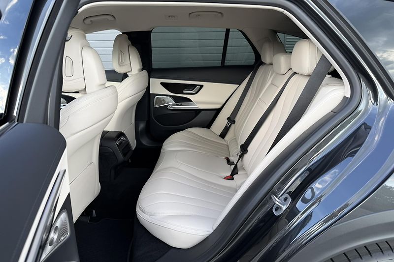 Mercedes-Benz Třídy E (2025) E 300de 4Matic Allterrain - fotka 22 z 89