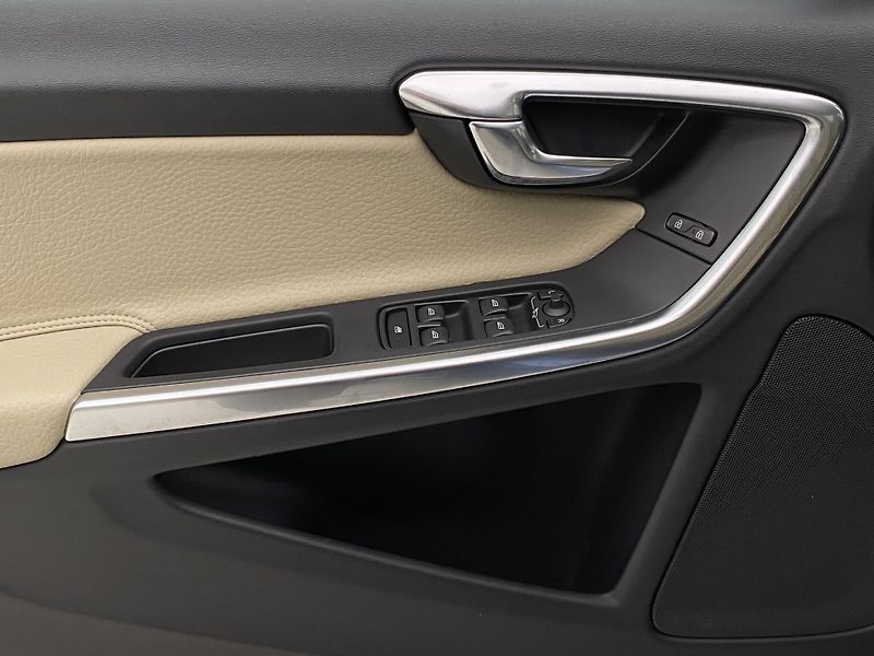 Volvo V60 D2 SUMMUM AUT - fotka 27 z 44