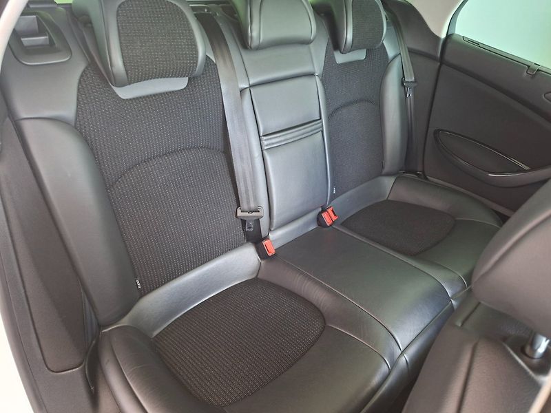 Citroën C5 (2011) TOURER 2.0HDi 120kW AUT - fotka 27 z 49
