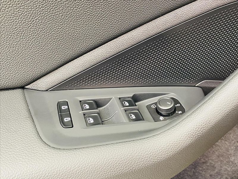 Škoda Superb 2,0 TDI DSG 110 kW L&K - fotka 11 z 27