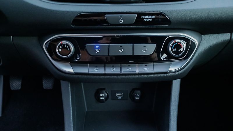 Hyundai i30 1.5 81kW DPI FAMILY COMFORT - fotka 26 z 36