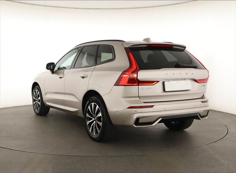 Volvo XC60 (2023) B4 AWD - fotka 4 z 25
