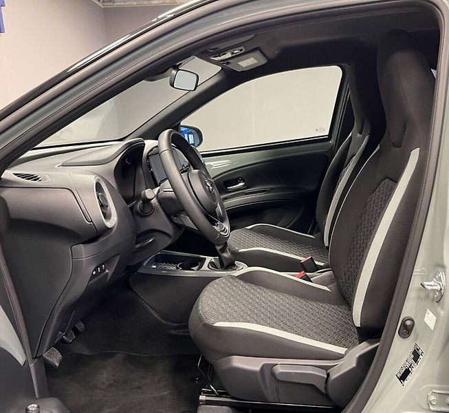Toyota Aygo 1.0 STYLE TECH VISION - fotka 8 z 16