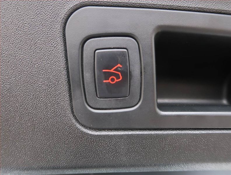 Tesla Model S (2015) 85D, SoH 84% - fotka 21 z 23