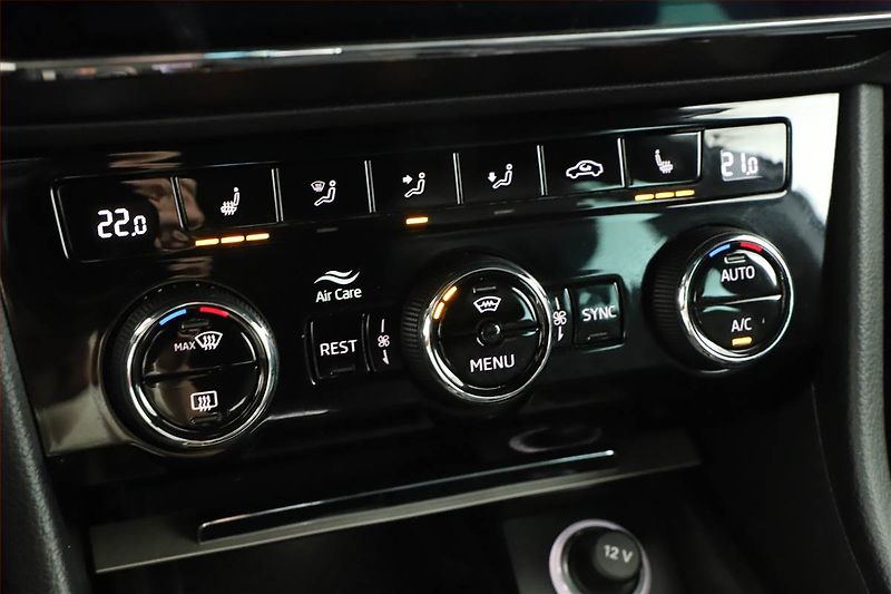 Škoda Superb (2021) Laurin&Klement 2.0 TDI - fotka 15 z 20