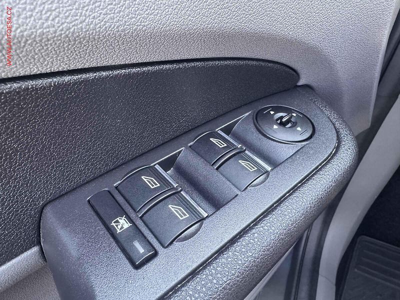 Ford Focus (2008) 1.6i, 2.maj,ČR, AC - fotka 11 z 12