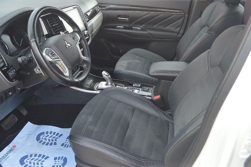 Mitsubishi Outlander 2,4 4x4 - fotka 2 z 26