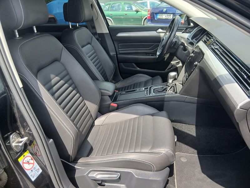 Volkswagen Passat GTE Plug-in hybrid, kůže - fotka 42 z 58