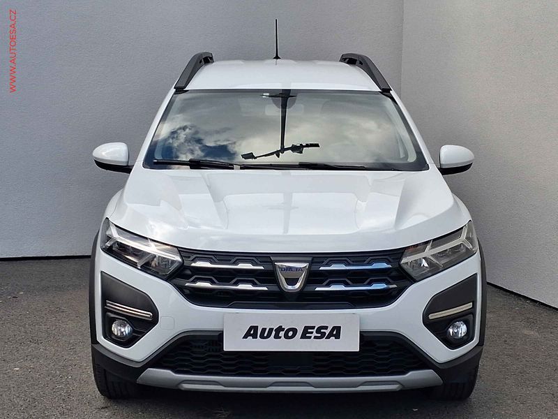 Dacia Jogger (2022) 1.0 TCe, AC, tempo, park - fotka 2 z 16