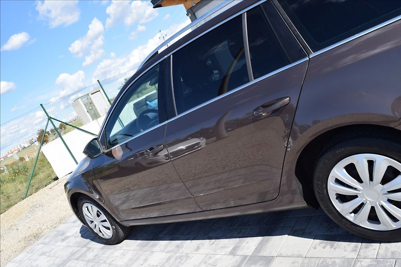 Škoda Octavia 2,0 TDI 110KW DSG TAŽNÉ NAVI - fotka 11 z 47