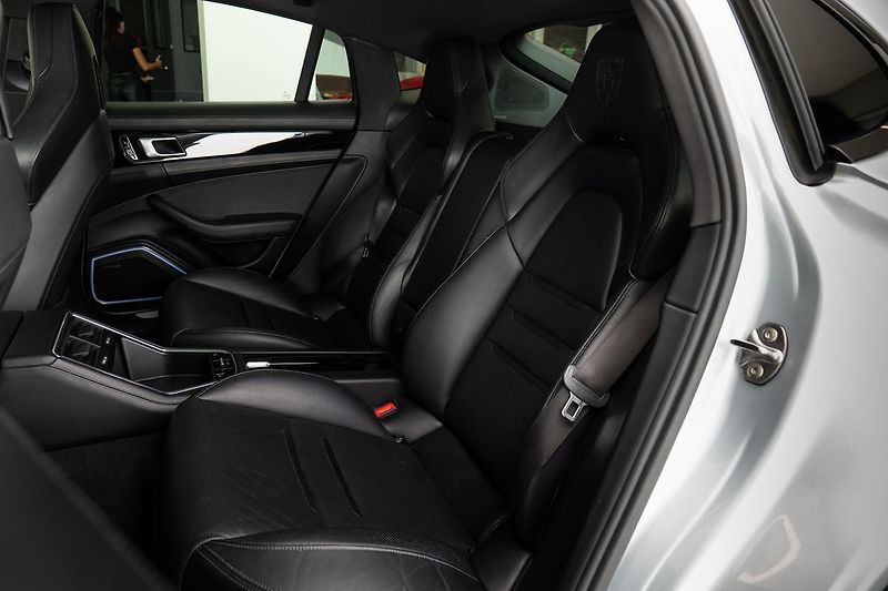Porsche Panamera - fotka 11 z 25