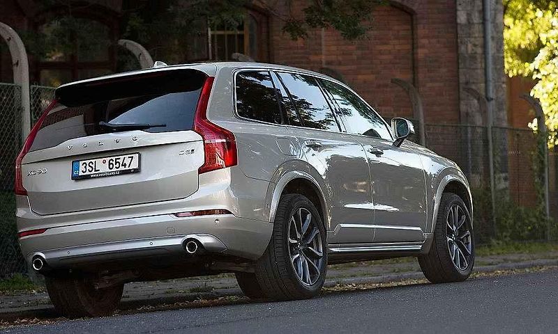 Volvo XC90.