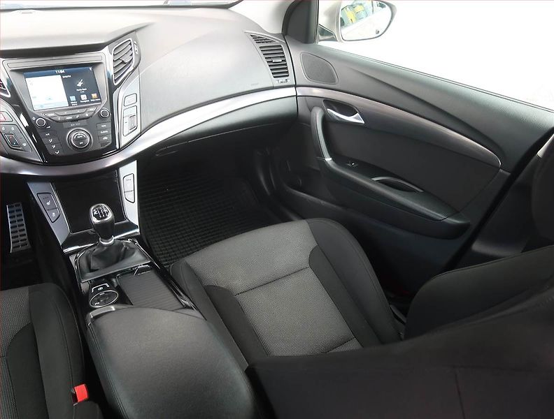 Hyundai i40 (2017) 1.7 CRDi, Serv.kniha, Navi - fotka 8 z 20