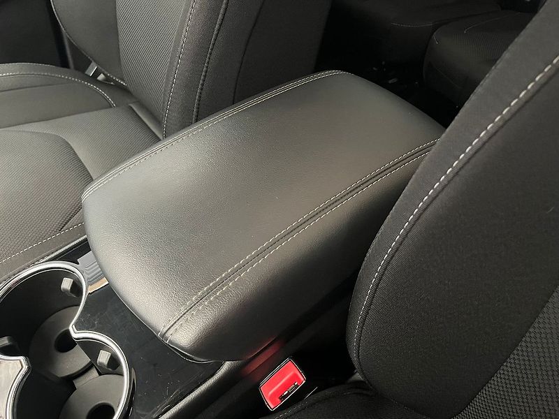 Ford S-MAX 2.0 EB Titanium LED manuál - fotka 24 z 65