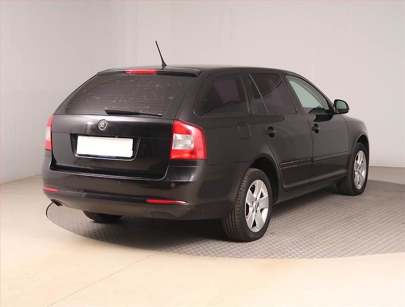 Škoda Octavia (2011) Elegance 1.6 TDI, Automat - fotka 5 z 17
