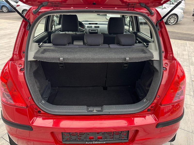 Suzuki Swift (2009) 1,3 i 66 Kw 4x4 - fotka 21 z 28