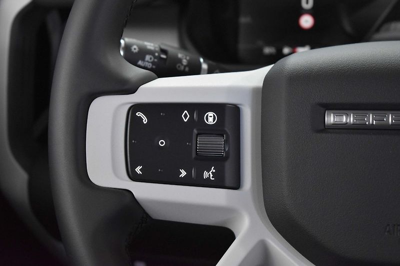 Land Rover Defender 110 S D200 ZÁRUKA*TAŽNÉ*ČR 1.M - fotka 16 z 40