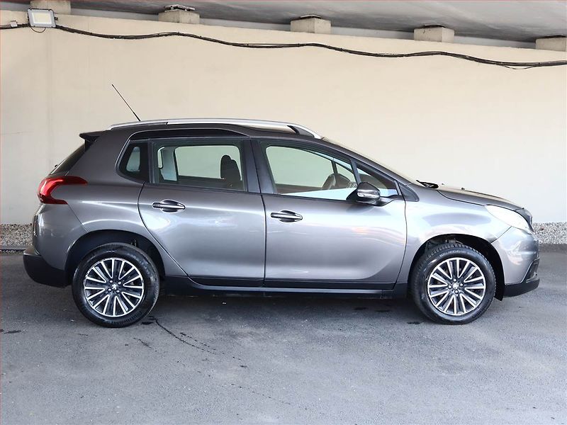 Peugeot 2008 (2017) 1.2 PureTech, Automat, Navi - fotka 6 z 14