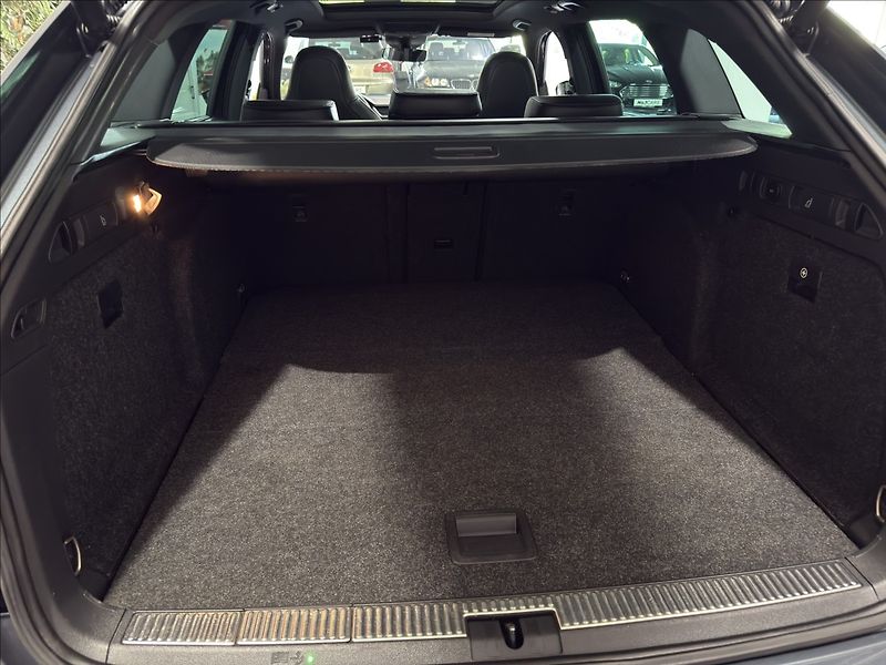 Škoda Superb 2,0   TDI 4x4 DSG SPORTLINE - fotka 29 z 39