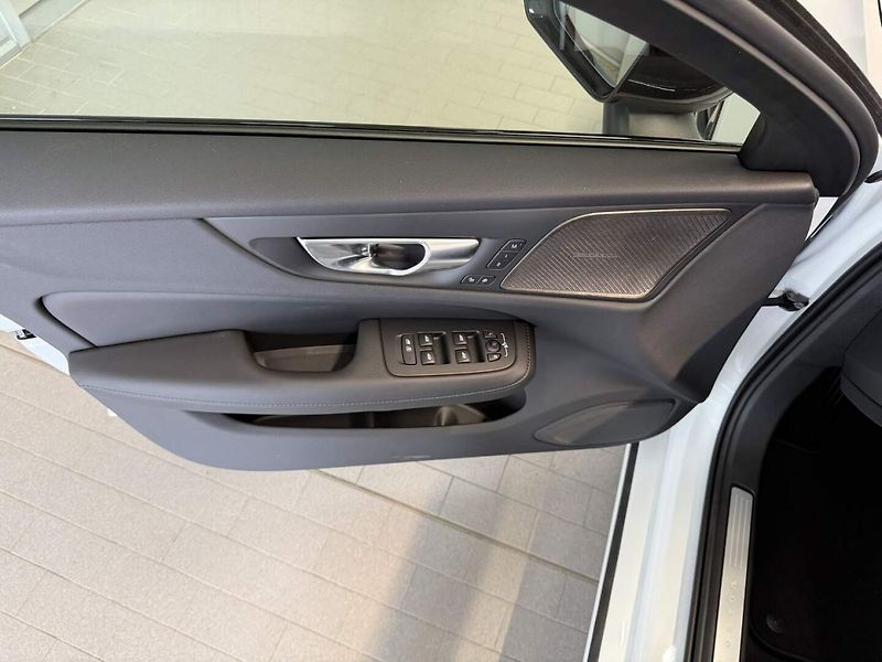 Volvo V60 (2026) B4 2.0L 197+14 HP AT7 FWD PLUS - fotka 14 z 24