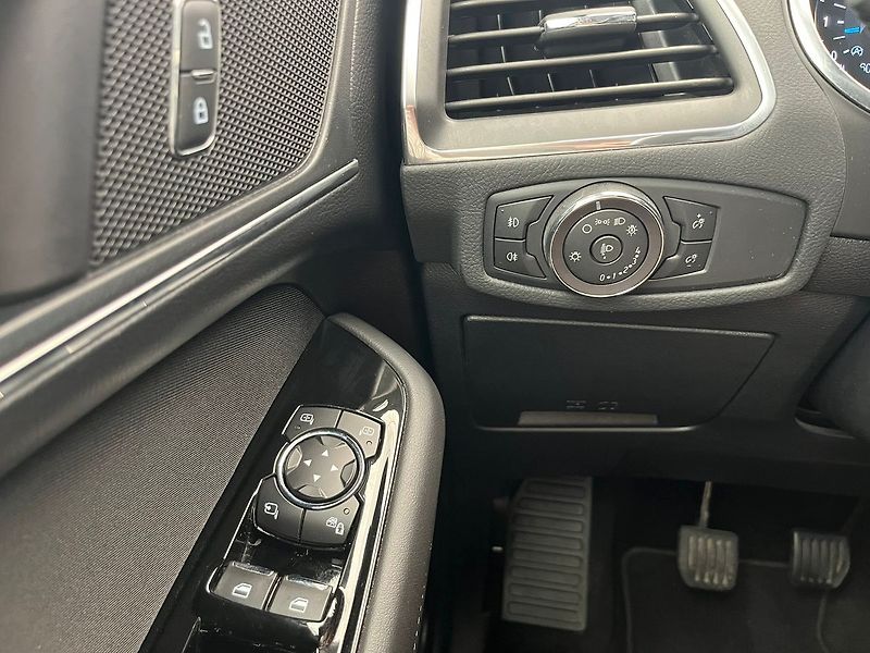 Ford S-MAX 2.0 EB Titanium mauál - fotka 23 z 51