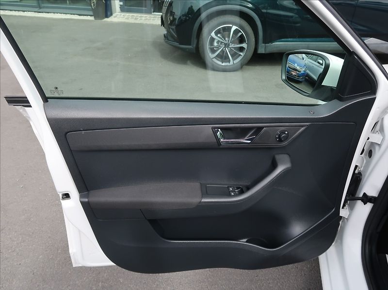 Škoda Fabia 1,0 TSi,70kW,1majČR,Serv.k,DPH - fotka 19 z 24