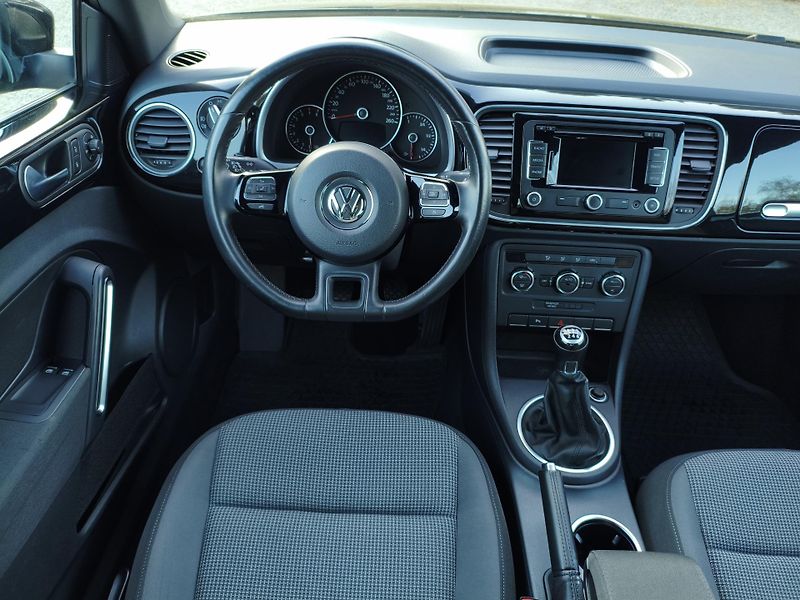 Volkswagen Beetle (2013) 1,2 TSI 77Kw Navi Top stav - fotka 16 z 30