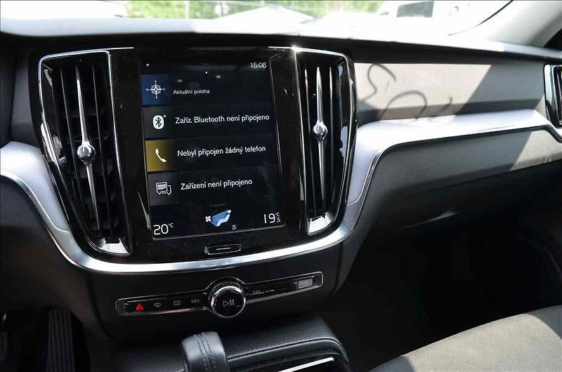 Volvo V60 (2020) 2,0 T6 TWIN ENGINE AWD - fotka 14 z 22