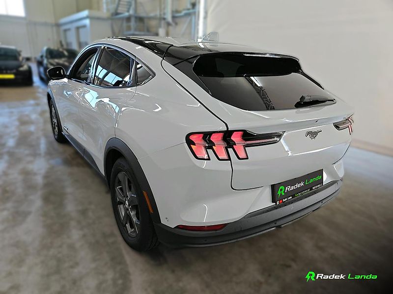Ford Mustang Mach-E (2023) Extended Range 99 kWh | RWD - fotka 3 z 7