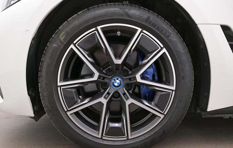 BMW i4 M50 xDrive Head Up Display - fotka 24 z 24