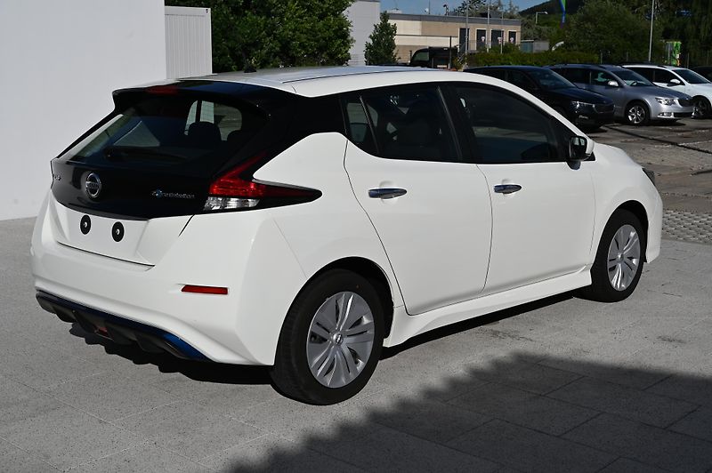 Nissan Leaf Basis 40kWH 110KW SoH 91,9 - fotka 5 z 35