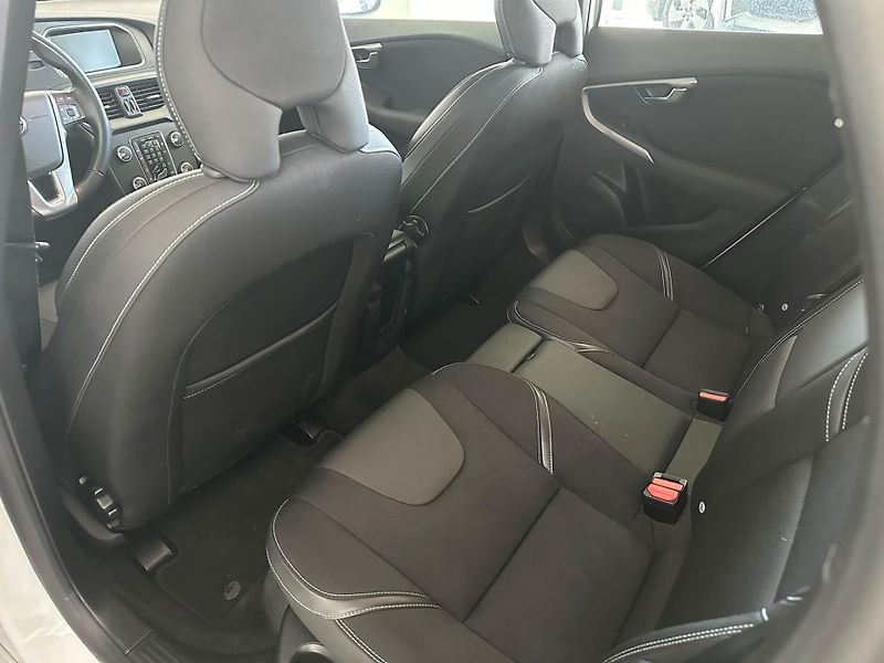 Volvo V40 2.0 D2 88kW, Full LED, NAVI - fotka 8 z 18