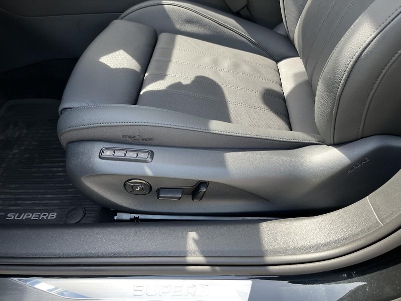 Škoda Superb L&K 2.0TDI 142kW 4X4 A7A - fotka 23 z 27